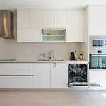 Bela Vista With Sea View, Jacuzzi And Private Pool לוריניה