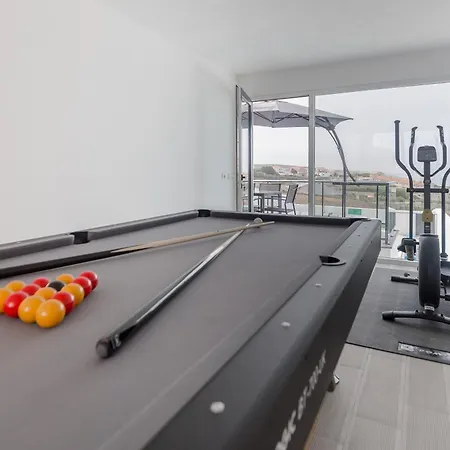 Bela Vista With Sea View, Jacuzzi And Private Pool ヴィラ ロウリニャン