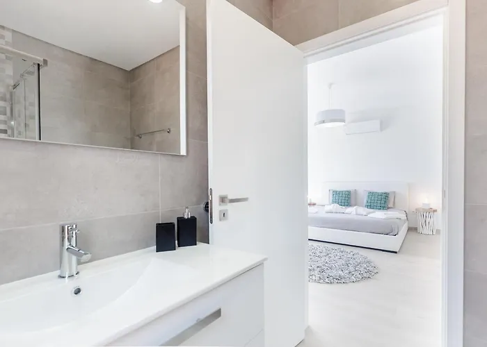 Bela Vista With Sea View, Jacuzzi And Private Pool Villa