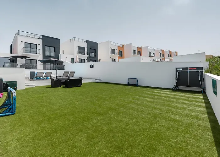 Bela Vista With Sea View, Jacuzzi And Private Pool Villa